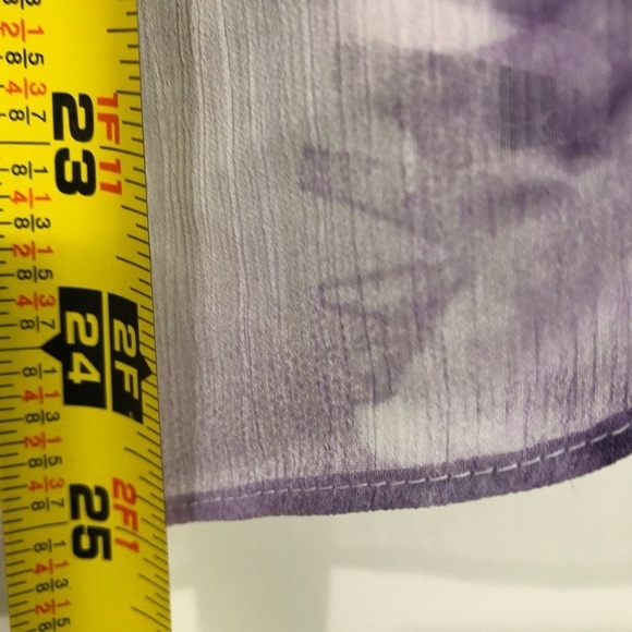 DRESS BARN (M) lavender floral blouse - Picture 9 of 10